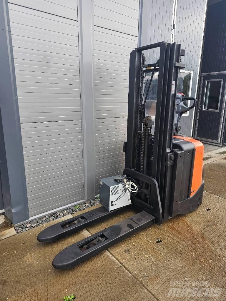 BT SPE 125 L 4150mm Παλετοφόρα πεζού χειριστή με ιστό