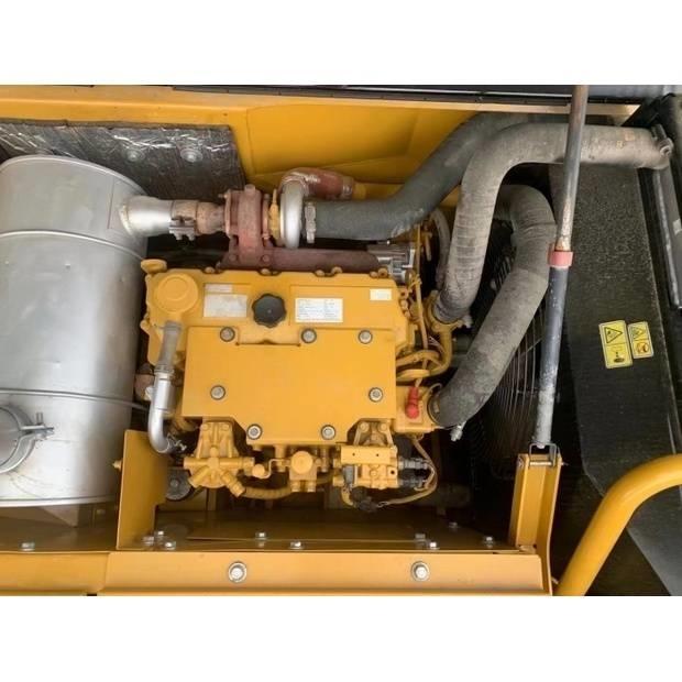 CAT 318d2 Εκσκαφείς με ερπύστριες