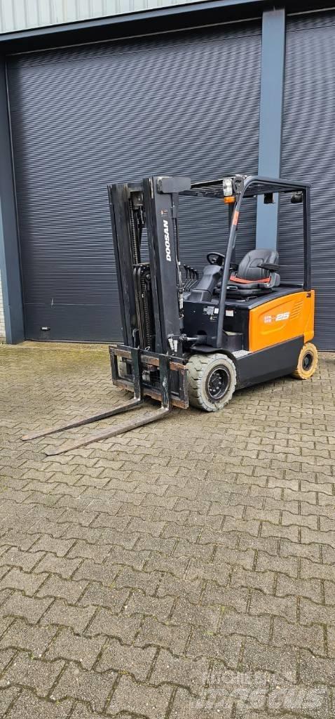 Doosan B 25 X-7 Ηλεκτρικά περονοφόρα ανυψωτικά κλαρκ