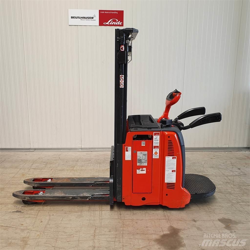 Linde D12AP Παλετοφόρα πεζού χειριστή με ιστό