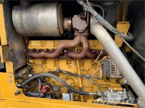 CAT 574 Μεταφορείς ξυλείας