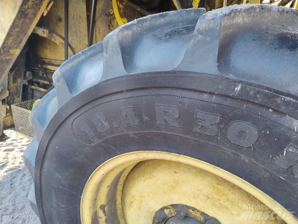 New Holland 8030 Θεριζοαλωνιστικές μηχανές