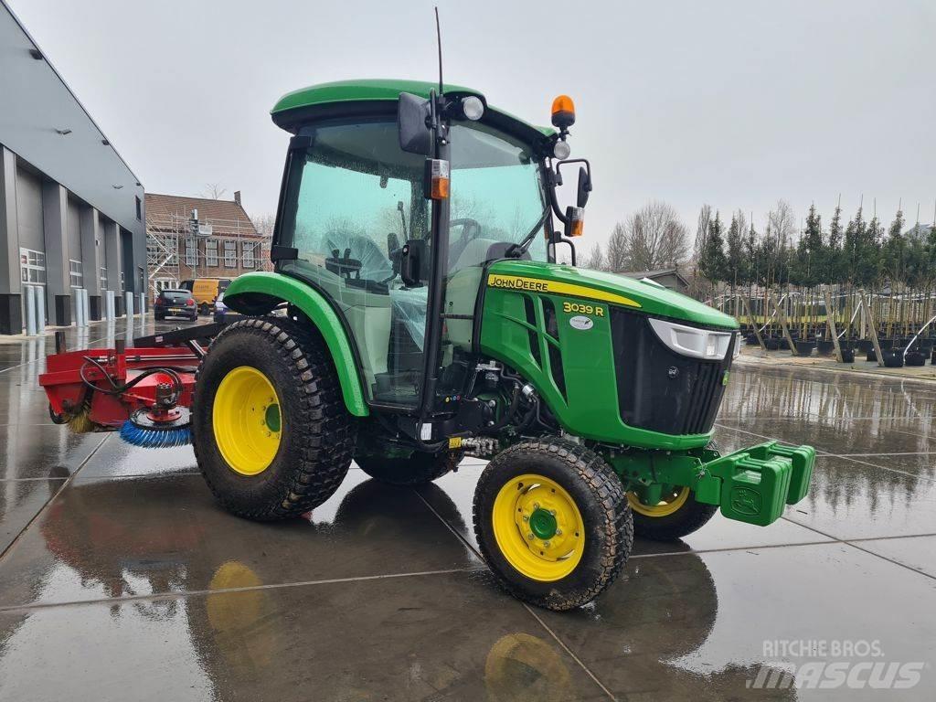 John Deere 3039R Τρακτέρ