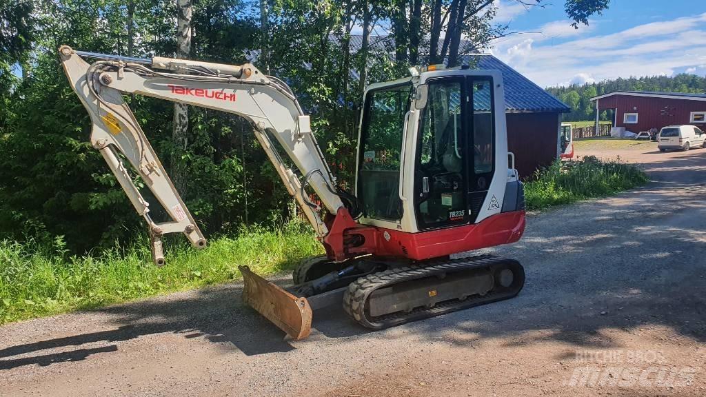 Takeuchi TB235 Εκσκαφάκι (διαβολάκι) < 7t