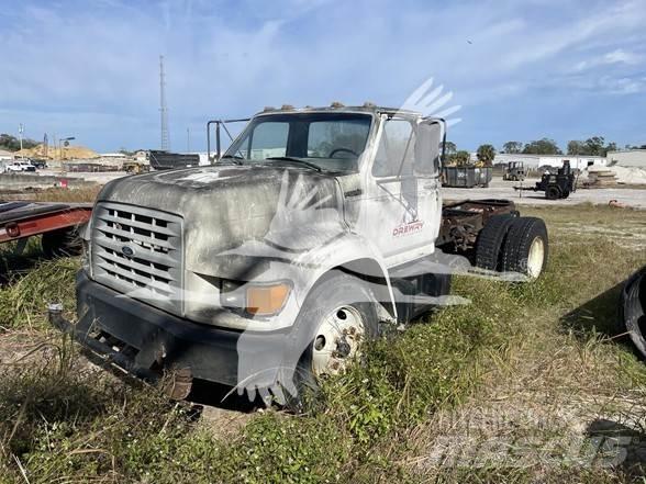 Ford F800 Φορτηγά Σασί