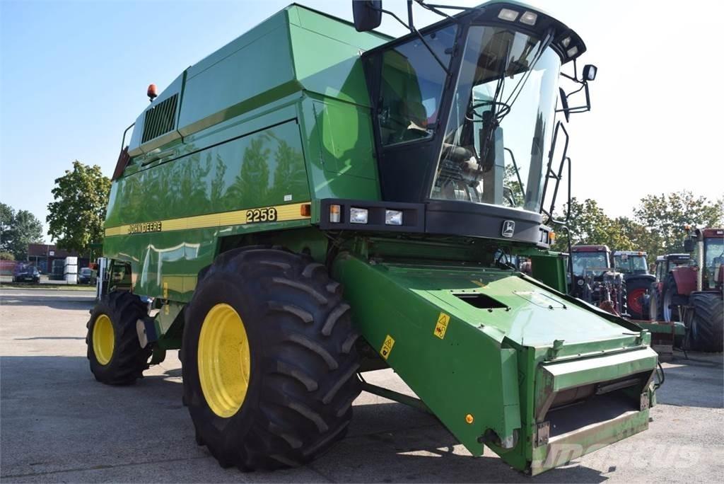 John Deere 2064 Θεριζοαλωνιστικές μηχανές