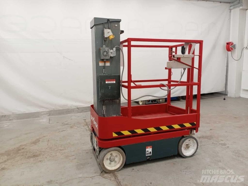 SkyJack SJ 16 Ανυψωτήρες με κατακόρυφους πυλώνες