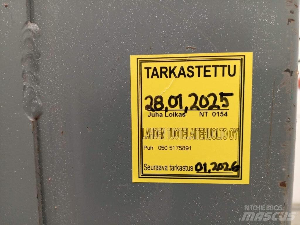 SkyJack SJ 16 Ανυψωτήρες με κατακόρυφους πυλώνες