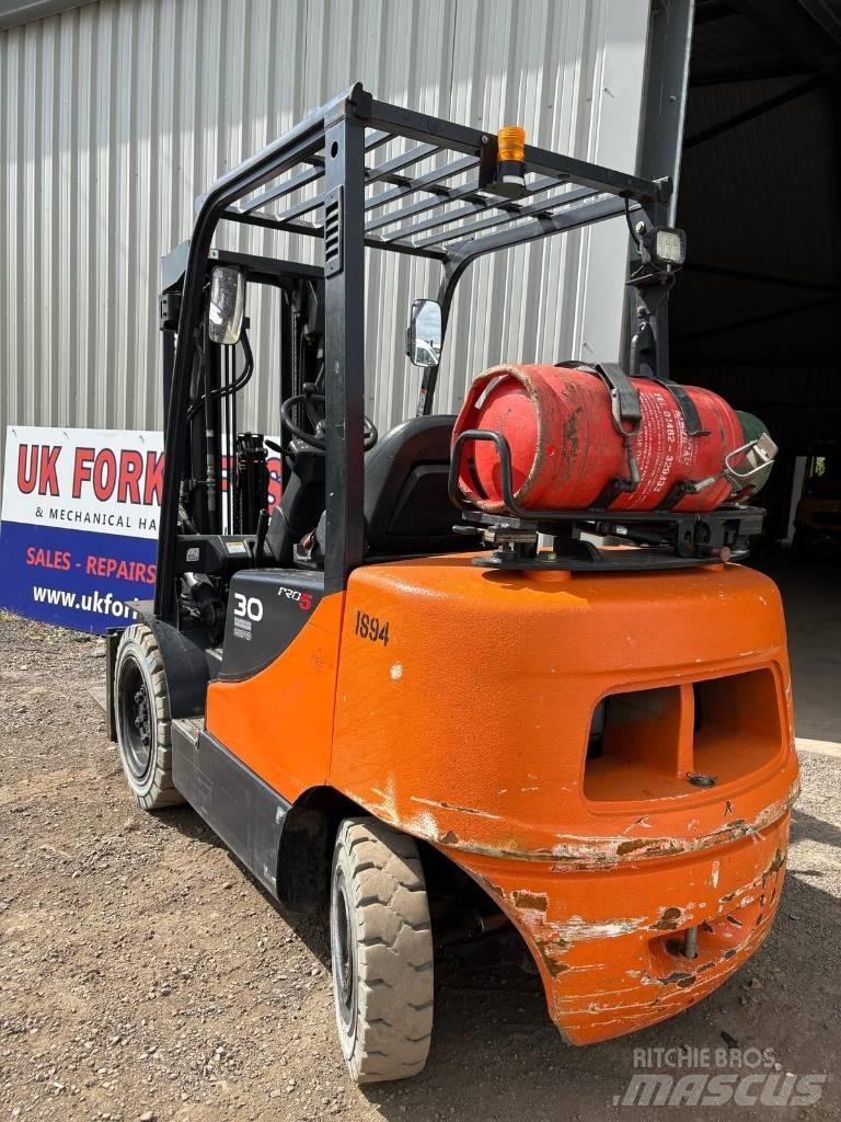 Doosan G 30 E-5 Περονοφόρα ανυψωτικά κλαρκ με φυσικό αέριο LPG