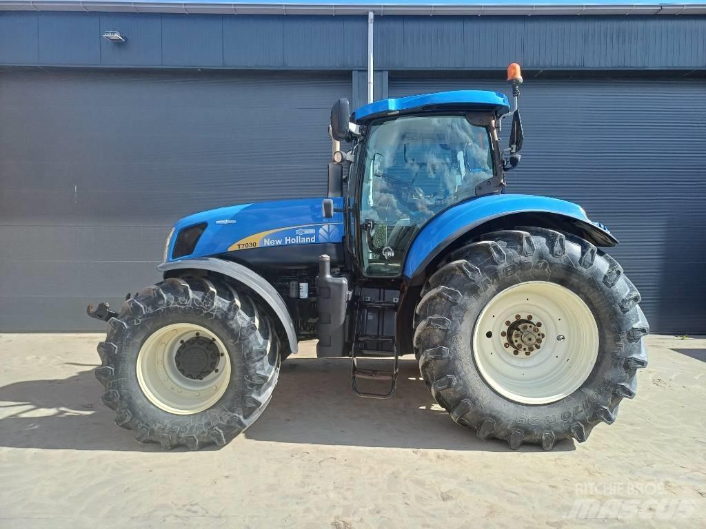 New Holland T7030AC Τρακτέρ