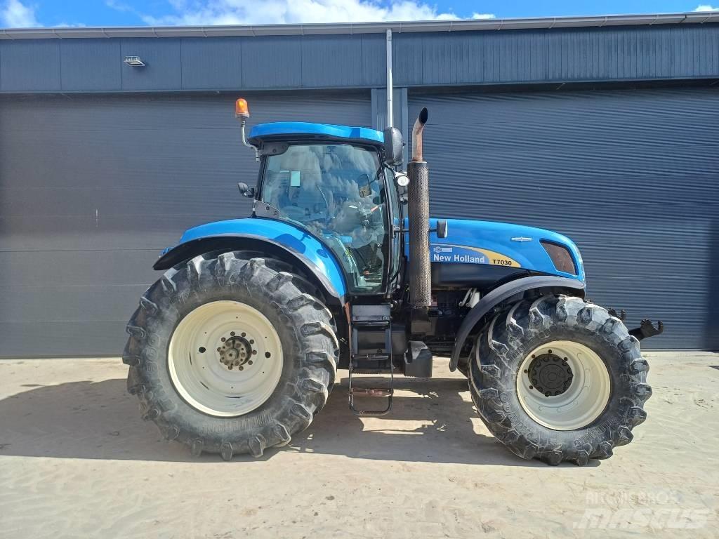 New Holland T7030AC Τρακτέρ
