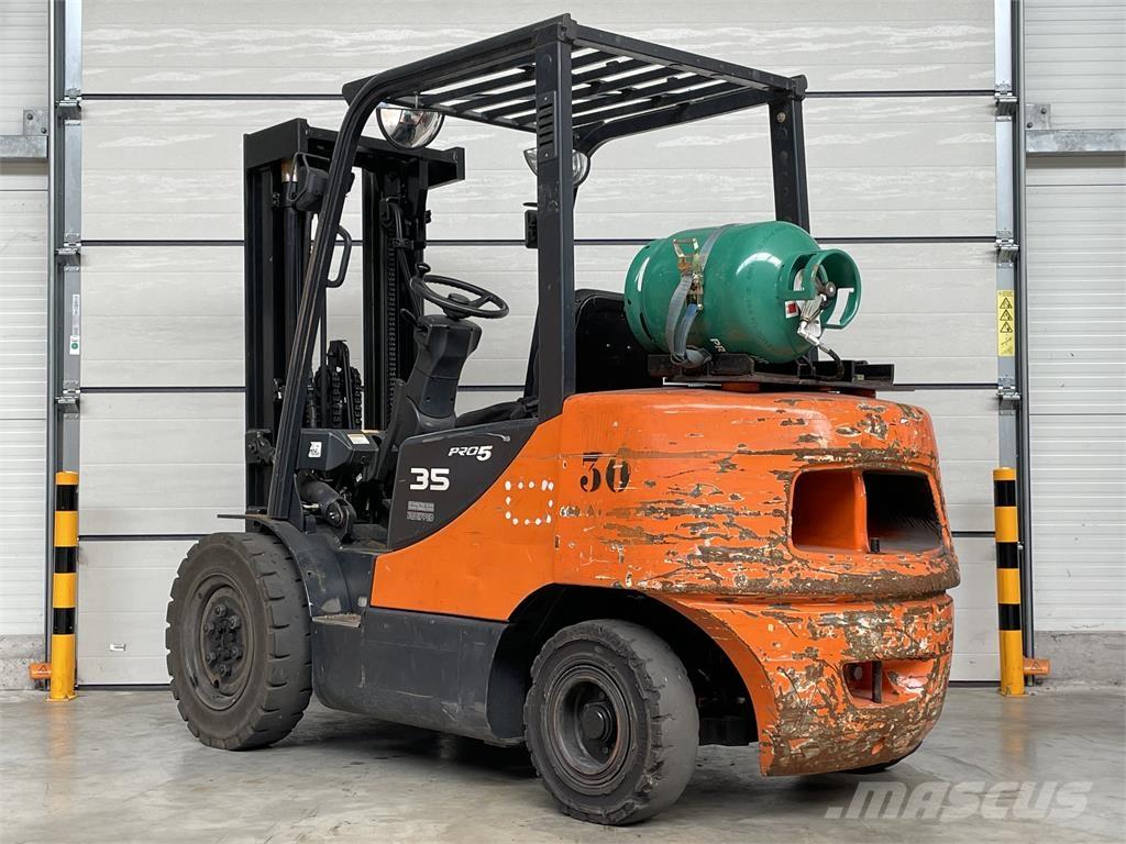Doosan G35C-5 Περονοφόρα ανυψωτικά κλαρκ με φυσικό αέριο LPG