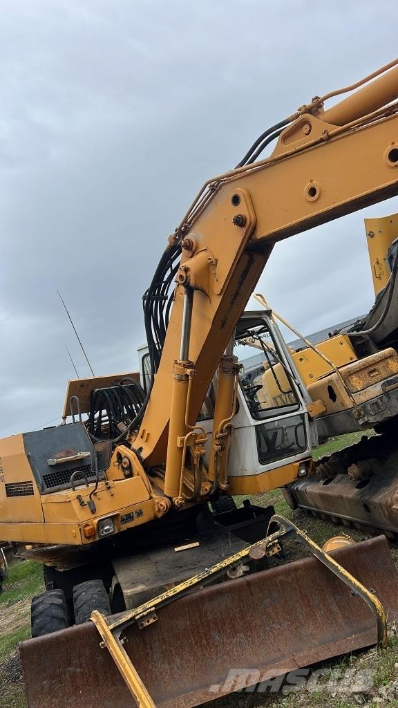 Liebherr A 922 Καμπίνες και εσωτερικό