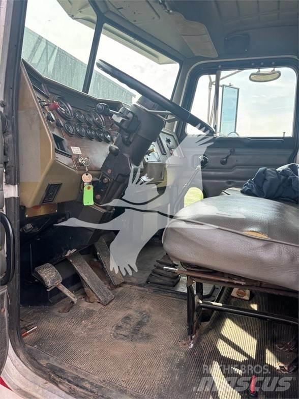 Peterbilt 357 Φορτηγά Ανατροπή
