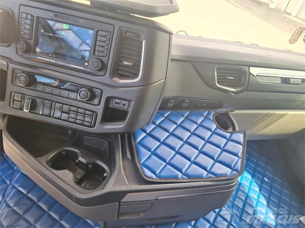 Scania R450 Τράκτορες