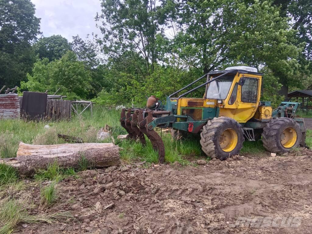 HSM 807 Τρακτέρ δασοπονίας