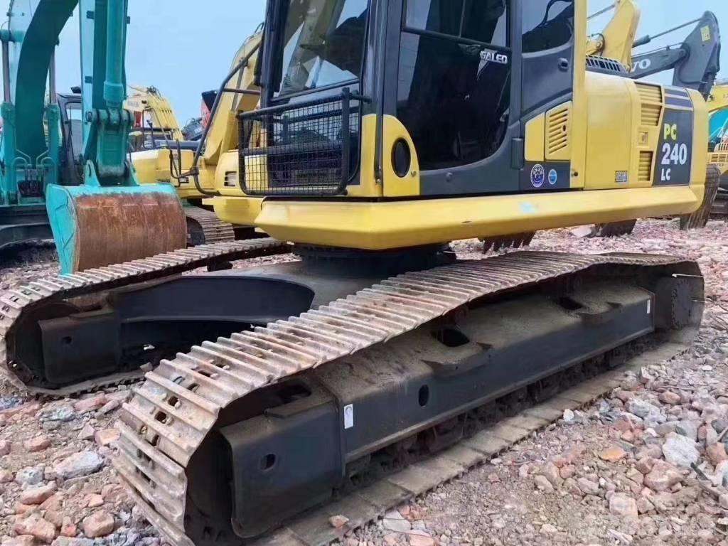 Komatsu PC 240 Εκσκαφείς με ερπύστριες