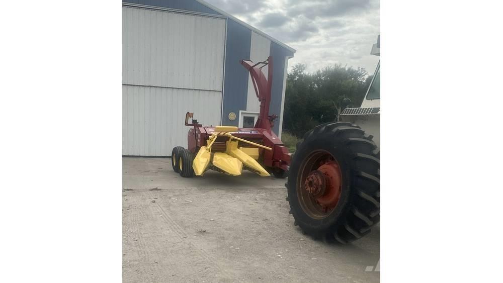 New Holland FP230 Ενσιρωκοπτικές μηχανές