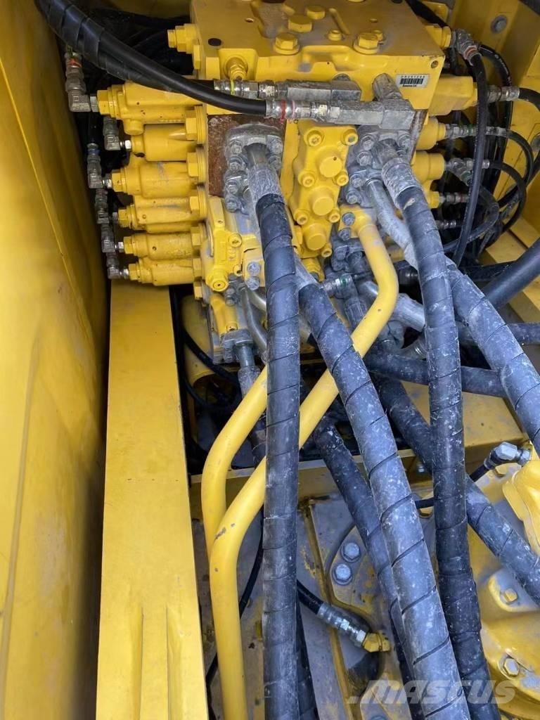Komatsu 240LC-8 Εκσκαφείς με ερπύστριες