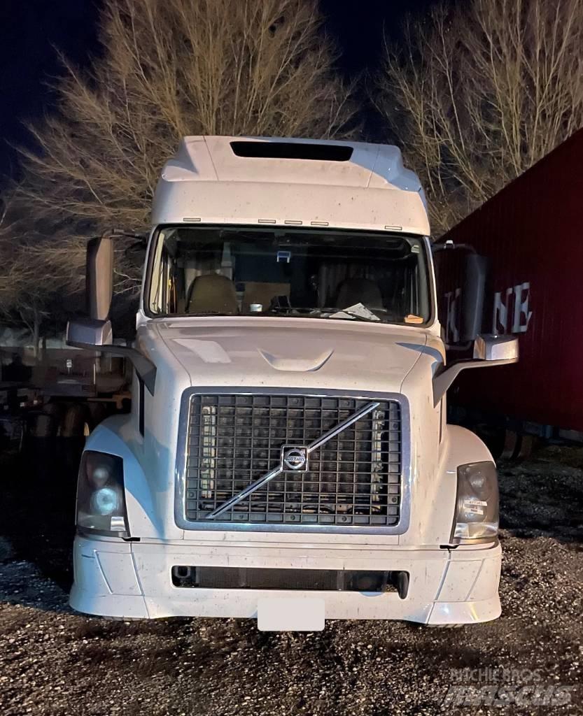Volvo VNL 42 670 Τράκτορες