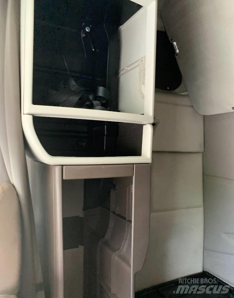 Volvo VNL 42 670 Τράκτορες