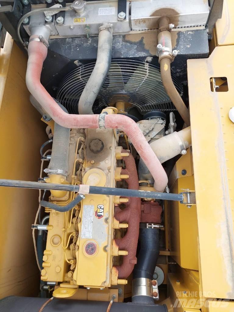 CAT 323D3 Εκσκαφείς με ερπύστριες
