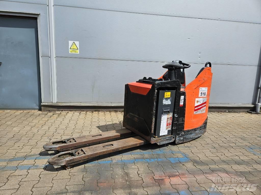BT LPE250 Χειροκίνητο περονοφόρο ανυψωτικό με πλατφόρμα