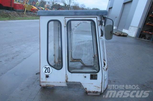 Kubota R 520 Καμπίνες και εσωτερικό