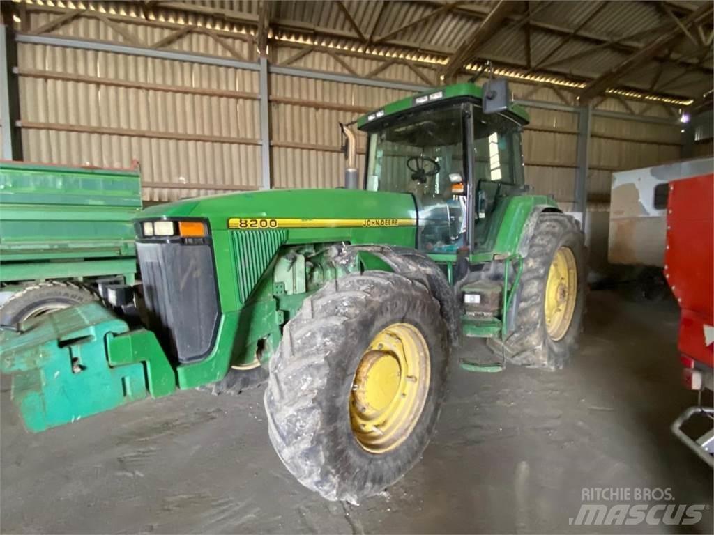 John Deere 8200 Τρακτέρ