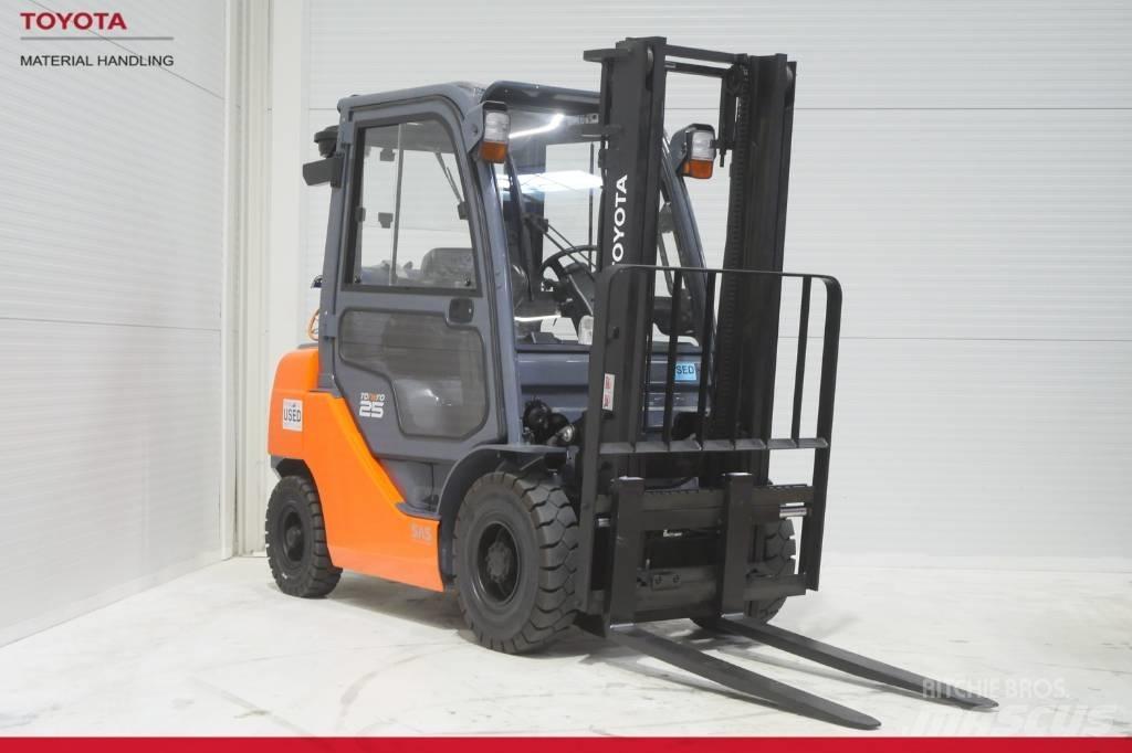 Toyota 02-8 FGF 25 Περονοφόρα ανυψωτικά κλαρκ με φυσικό αέριο LPG