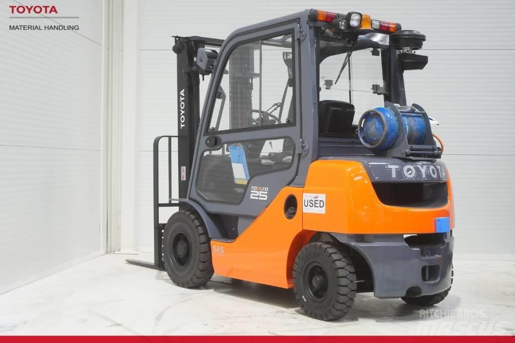 Toyota 02-8 FGF 25 Περονοφόρα ανυψωτικά κλαρκ με φυσικό αέριο LPG