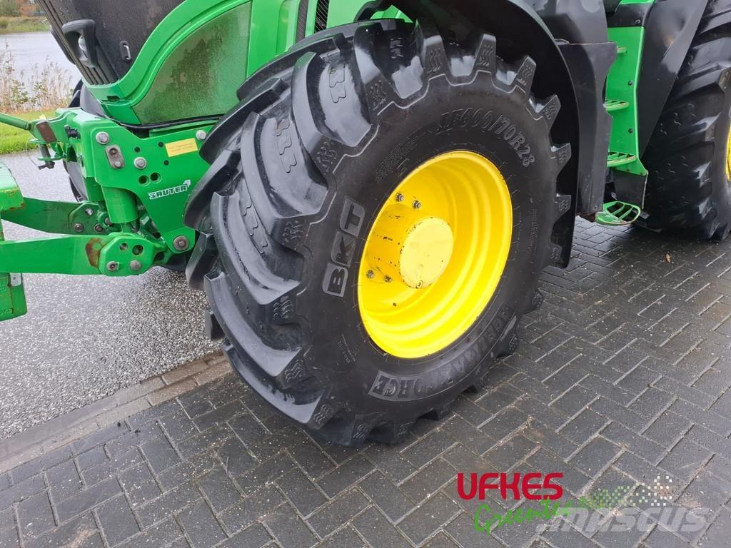 John Deere 6215 R Τρακτέρ