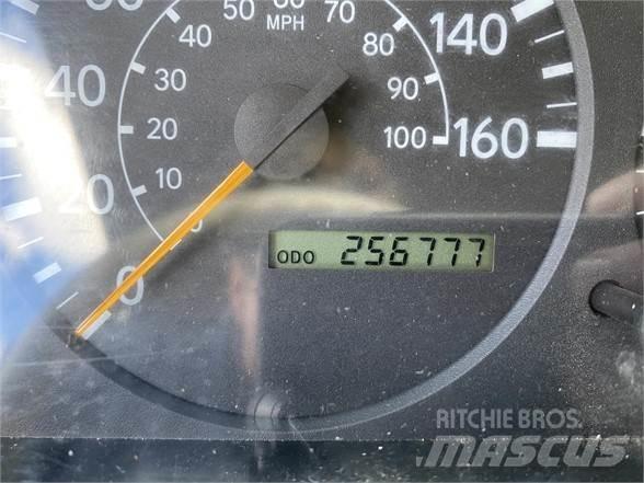 Hino 145 Φορτηγά μεταφοράς ποτών