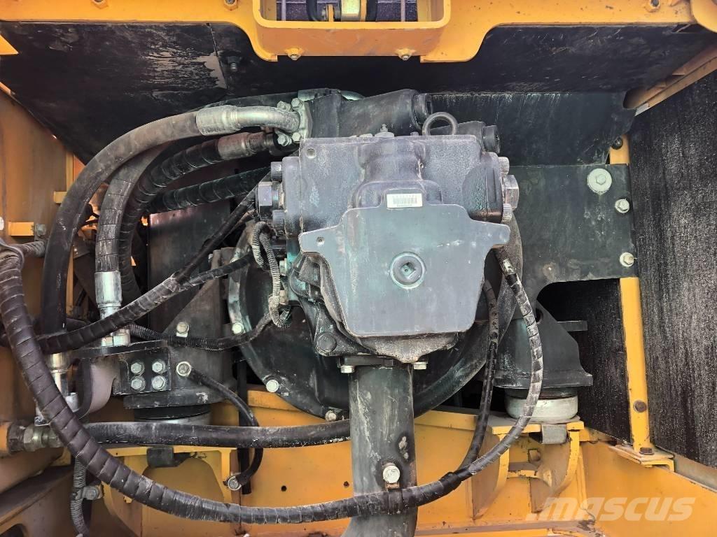 Komatsu 350 Εκσκαφείς με ερπύστριες