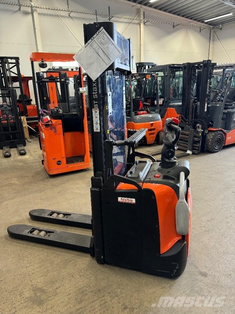 Toyota SPE120L Παλετοφόρα πεζού χειριστή με ιστό