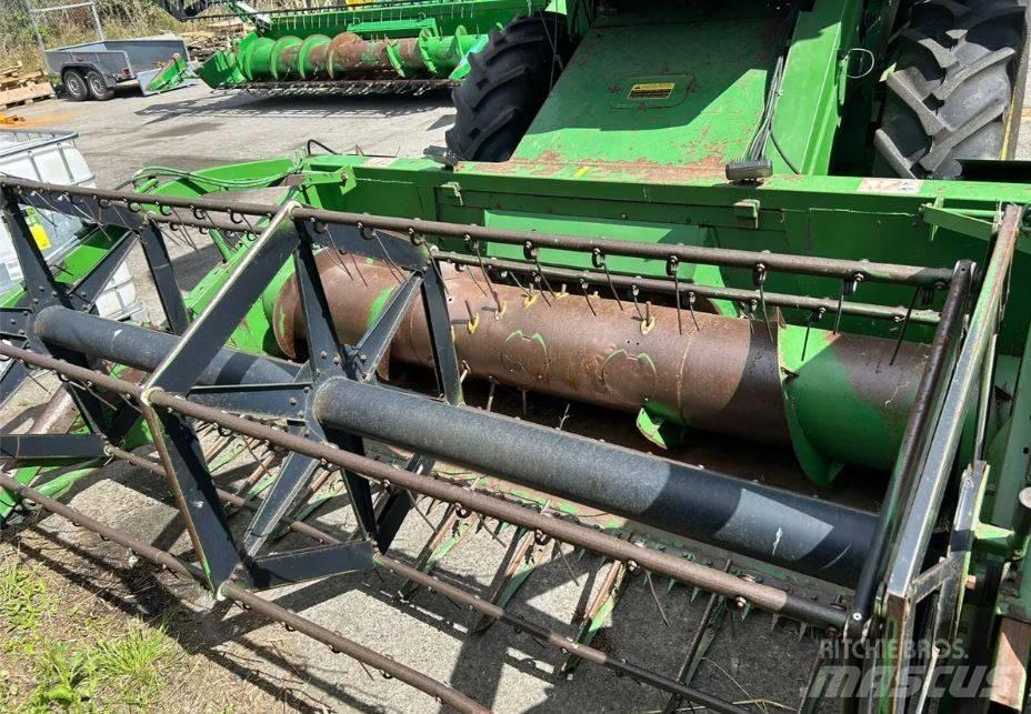 John Deere 1055 Θεριζοαλωνιστικές μηχανές