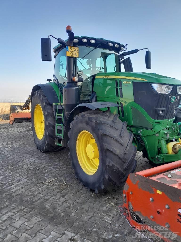 John Deere 6250R Τρακτέρ