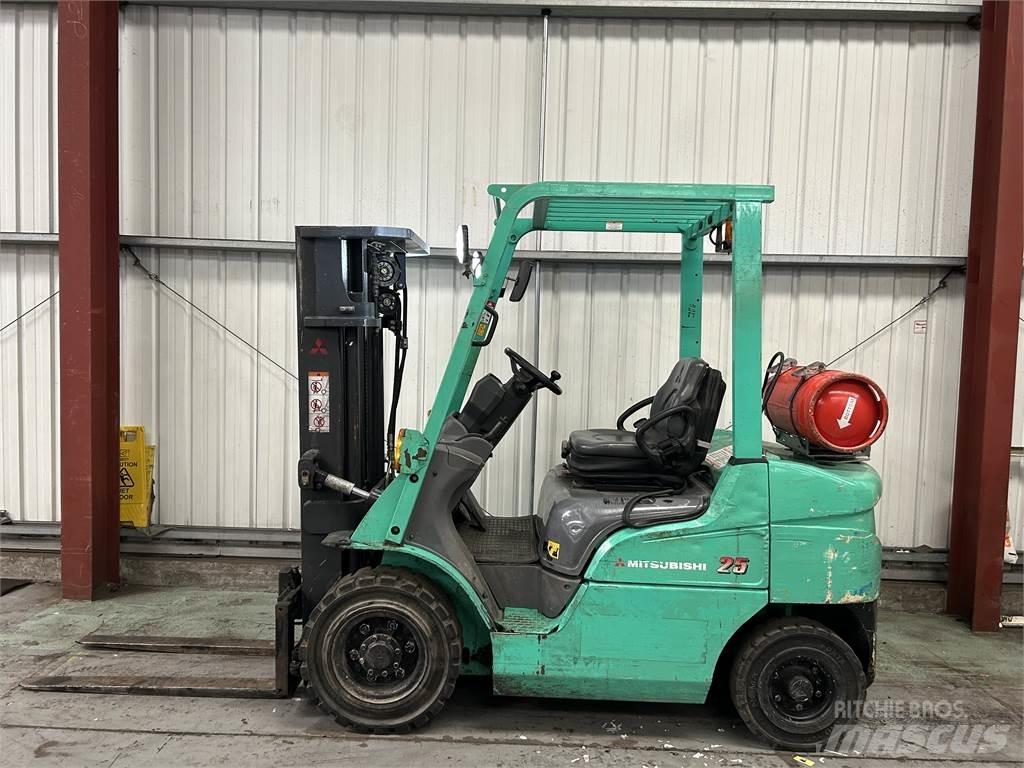 Mitsubishi FG25NT Περονοφόρα ανυψωτικά κλαρκ με φυσικό αέριο LPG