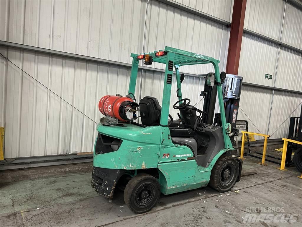 Mitsubishi FG25NT Περονοφόρα ανυψωτικά κλαρκ με φυσικό αέριο LPG