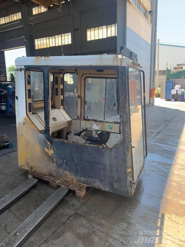 CAT 375 Καμπίνες και εσωτερικό