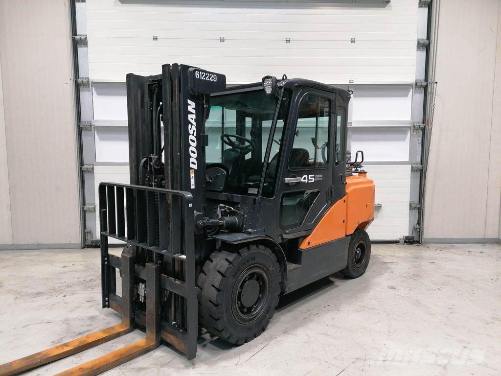 Doosan G45SC-7 Περονοφόρα ανυψωτικά κλαρκ με φυσικό αέριο LPG
