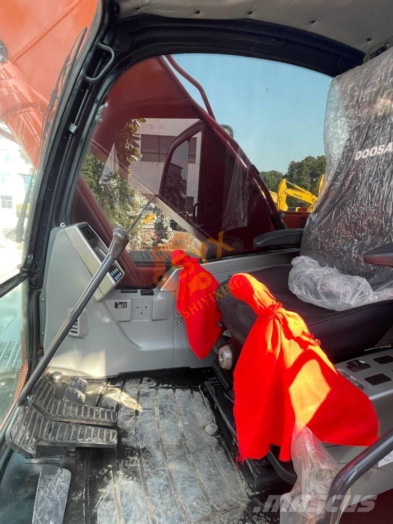 Doosan DX 225 LC Εκσκαφείς με ερπύστριες