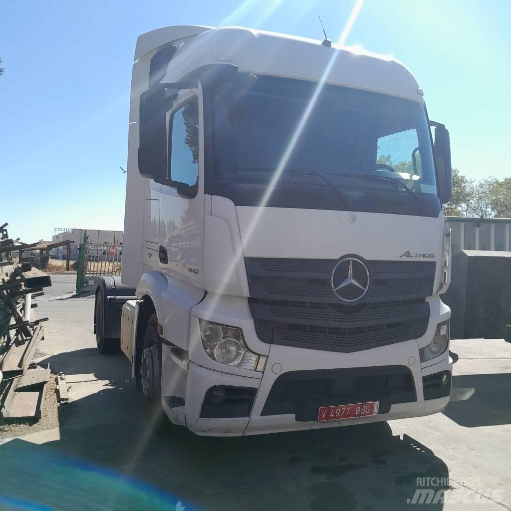 Mercedes-Benz 1842 Τράκτορες