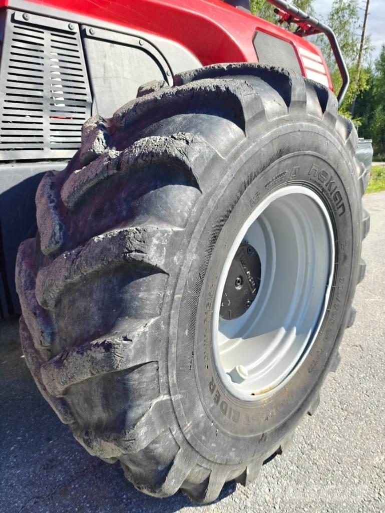 Komatsu 951 Θεριζοαλωνιστικές μηχανές