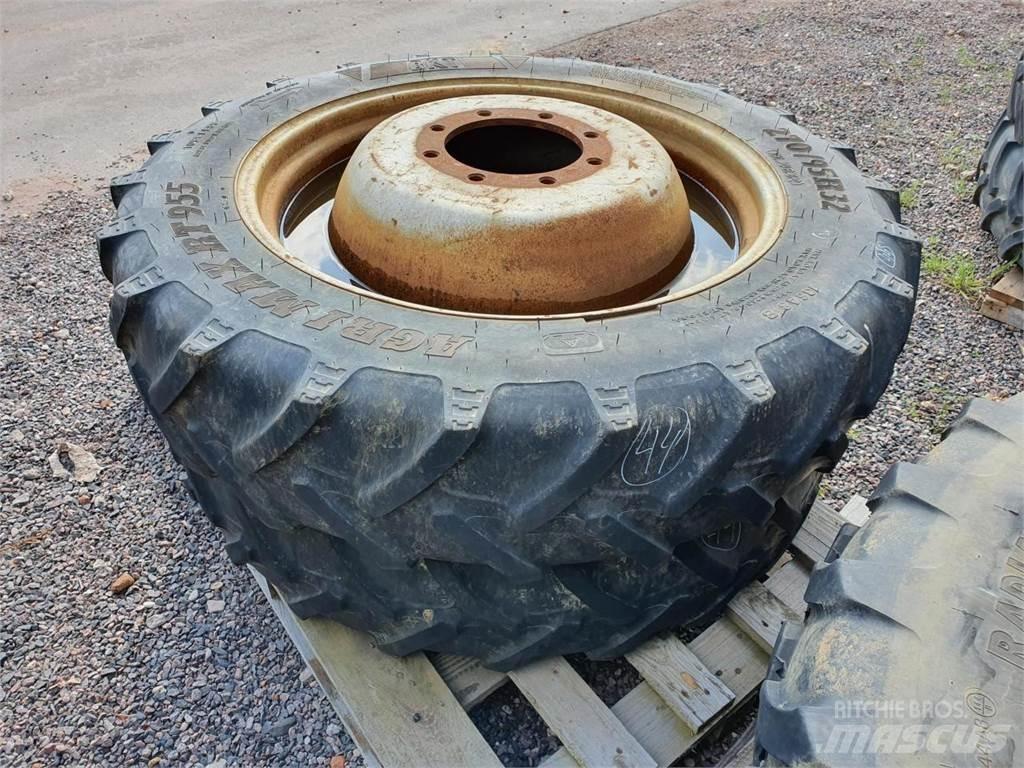 BKT 270/95R32 x2 Ελαστικά και ζάντες