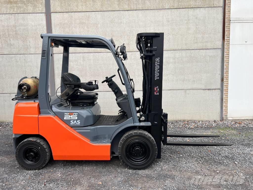 Toyota 02-8FGF25 Περονοφόρα ανυψωτικά κλαρκ με φυσικό αέριο LPG