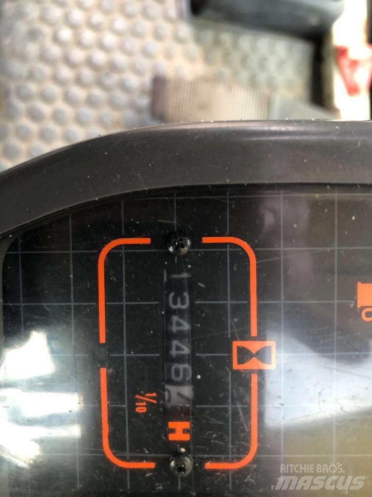 Etec 813B Εκσκαφείς με τροχούς - λάστιχα