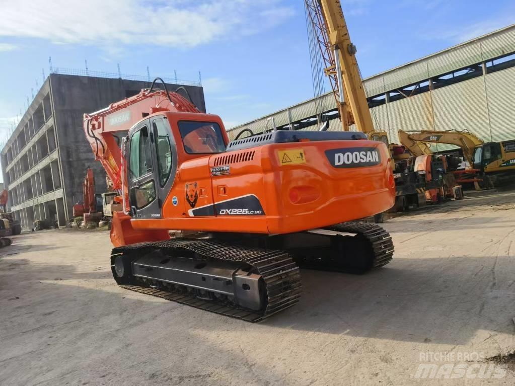 Doosan DX 225 Εκσκαφείς με ερπύστριες