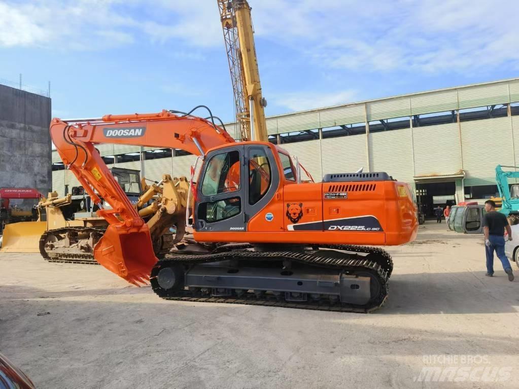 Doosan DX 225 Εκσκαφείς με ερπύστριες