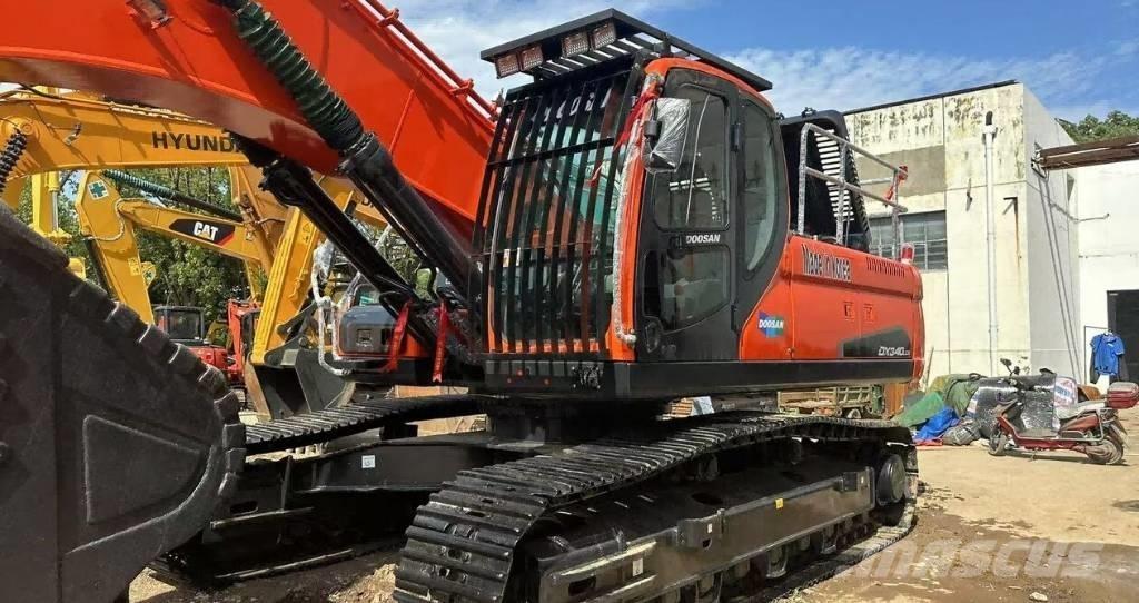 Doosan DX340 Εκσκαφείς με ερπύστριες